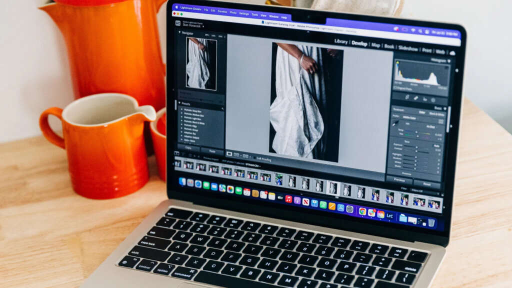 Apple MacBook Air M2 (2023) : Best Laptop for Photo Editing 